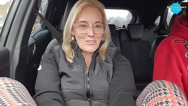 Amateur couple driving and fucking