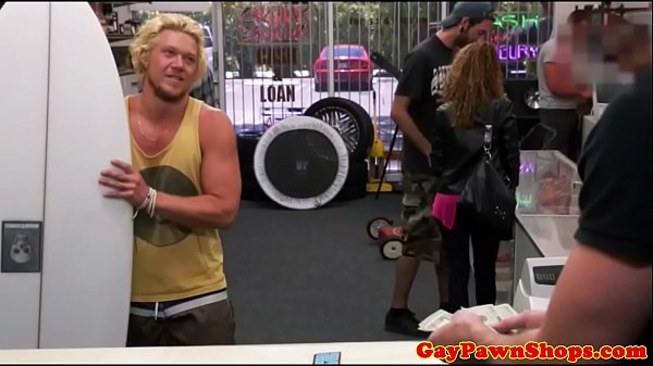 Amateur surfer trios with pawnbroker for cash 
