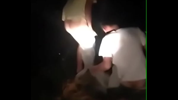 Cặp đ&ocirc;i m&acirc;y mưa ngay sau trận gi&ocirc;ng b&atilde;o ở H&agrave; Nội