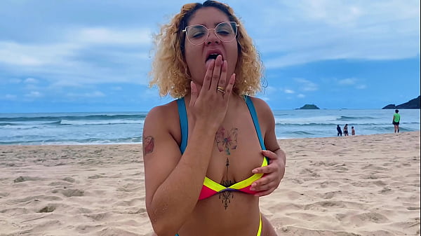 Sexo na praia - levei a loira pro meio das pedras e comi ela com o pau cheio de areia