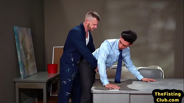 Athletic repairman sucks off and asslicks fisted client 