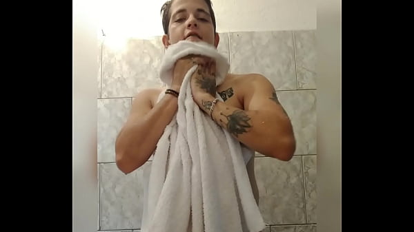 Macho com buceta grande se masturbando