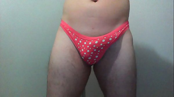 Marido Masturbando com a Calcinha da Esposa