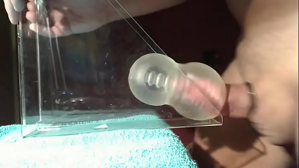 Metendo gostoso no brinquedinho