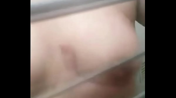 Con đĩ lắc v&uacute;