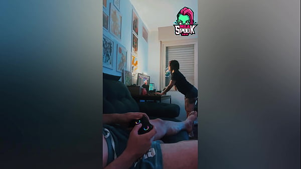 Dei gostozinho para o meu primo no v&iacute;deo game.