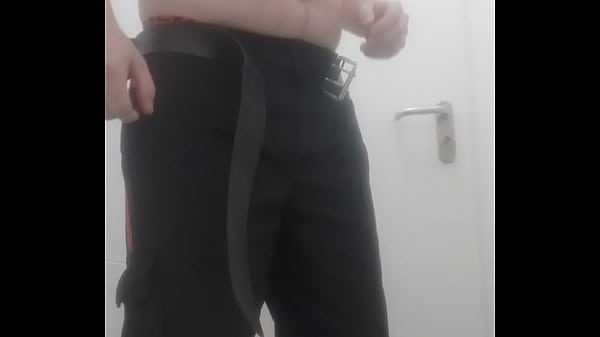 Imi place sa ma masturbez si sa imi beau sperma si pisatul 