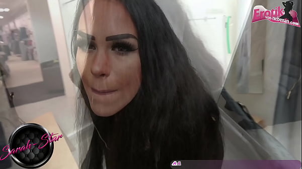 Blasen im Kaufhaus mit deutscher br&uuml;nette pov 