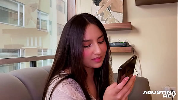 Mi tia madrastra culona me ense&ntilde;a a follarle por el culo y me corro en su linda cara