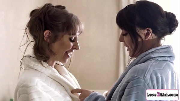 Petite babes take a bath to celebrate their anniversary.A small tits brunette licks her wifes cunt.Shes fingered and then they suck each others feet  