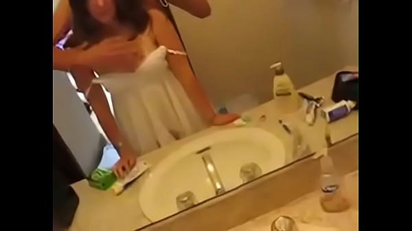 una cojida con mi novia en el bano.