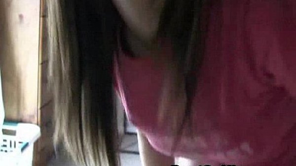 Horny Tattooed Babe Shakes Her Sexy Booty On Cam