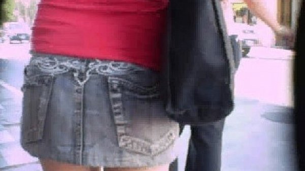 UPSKIRT A  morocha tetona.avi 