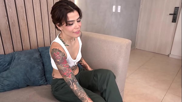 Delivery girls who suck your dick are rated 5 stars for good service