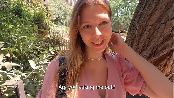 Tourist Girl Sucks Cock in Public Park in Exchange for Good Photos