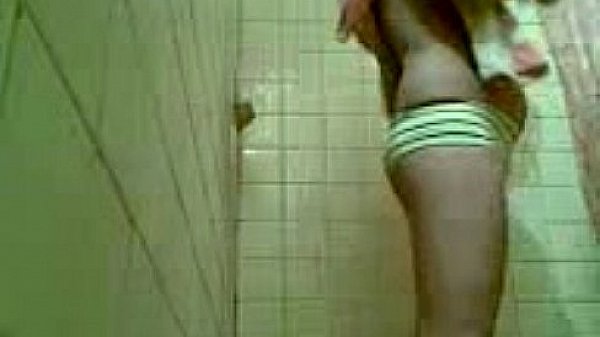 Monse ba&ntilde;andose  