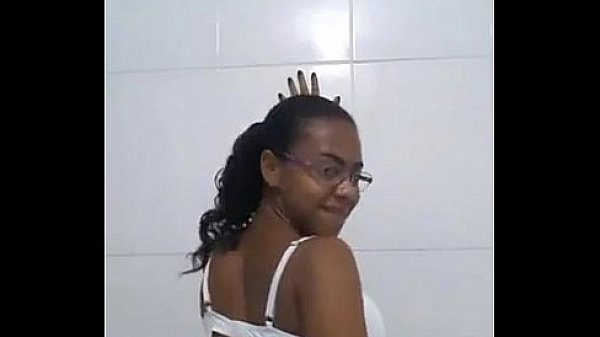 Baiana rebolando com o seu rabao