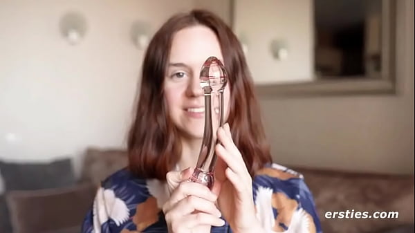 Sexy Babe Masturbates With a Glass Dildo 