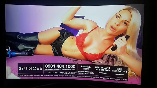 M!kaela W!tt babestation babe flexing big biceps and quads