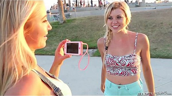 Skateboard Beach Babes Tara Morgan, Mandy Armani