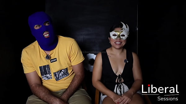 Hotwife follada por el culo y la dejan abierta junto a su cornudo esposo - Glory hole  