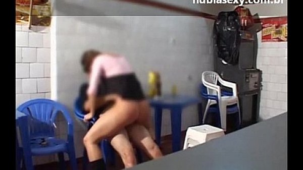 CAIU NA NET! Ap&oacute;s beber todas, safada de BH fica louca de tes&atilde;o e trepa no bar
