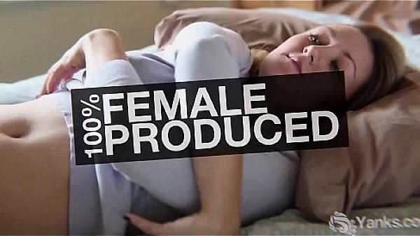 Blonde Kim Masturbating In The Tub