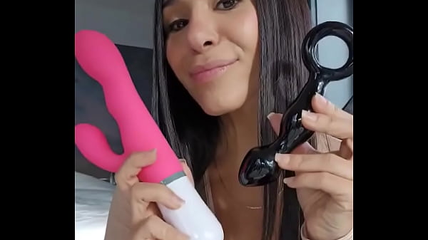 Today I have two toys with me that I would try  Come in my fan club and choose which one (link in comments)