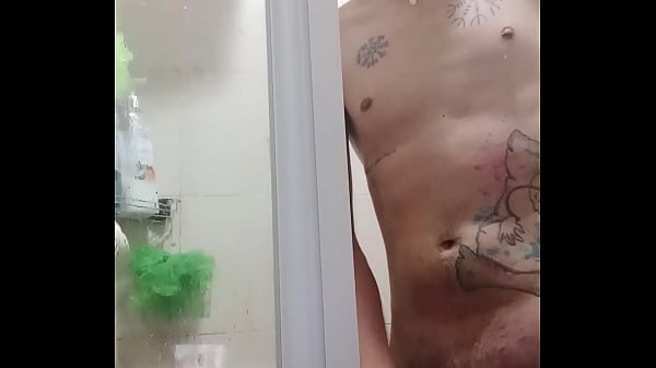 Se masturba delicioso hasta venirse