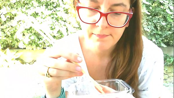 Nicoletta oggi manger&agrave; in giardino tantissimo sushi fino a scoppiare