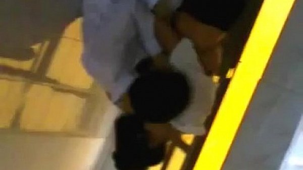 Clip n&aacute;&raquo;&macr; sinh l&yacute; nh&acirc;n t&ocirc;ng cu&Igrave;&euro;ng ba&Igrave;&pound;n trai trong nha&Igrave;&euro; WC