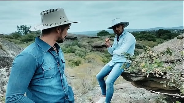 Broke ass montain- Twink with a straight guy fuck outdoors - They get hot and he ends up sucking a straight man's dick - Twink's bubble butt - he gives a good blowjob in the mountains - men fuck bareback - with Alex Barcelona and Frannxxx1 