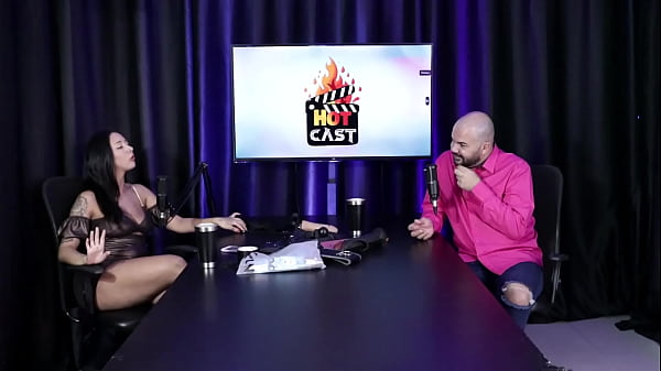 O lugar mais estranho que transou foi com um coroinha no confession&aacute;rio da igreja, e tamb&eacute;m j&aacute; gravou no cemit&eacute;rio - Paulo Avelar (Tiv Models) (SHEER/RED)