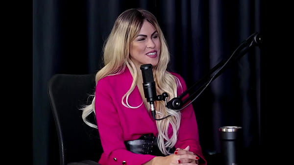 Grava bastante fetiches, teve experi&ecirc;ncia com mulher em atendimento, se cansou de levar chifres e decidiu voltar ao porn&ocirc; com o marido - Angel Baronesa (SHEER/RED)