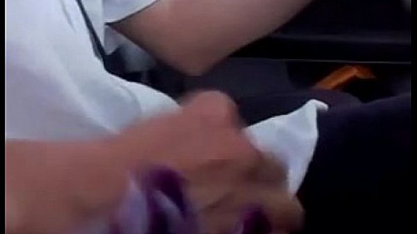 Cabbie wanks while fetching a female passenger !!!