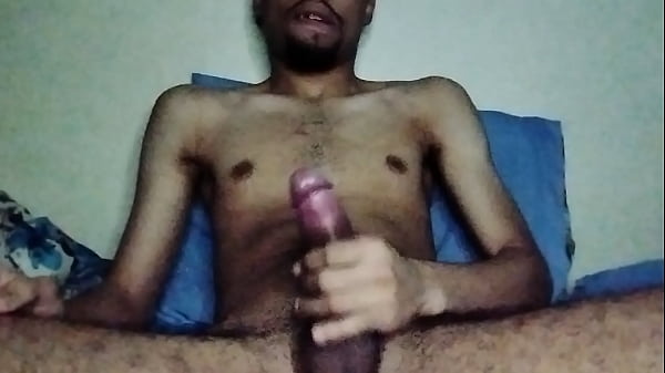 Batendo uma e gozando gostoso na barriga  