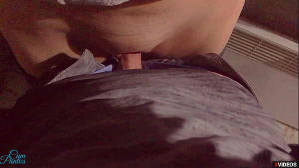 Возбужденная коллега получила кримпай после работы