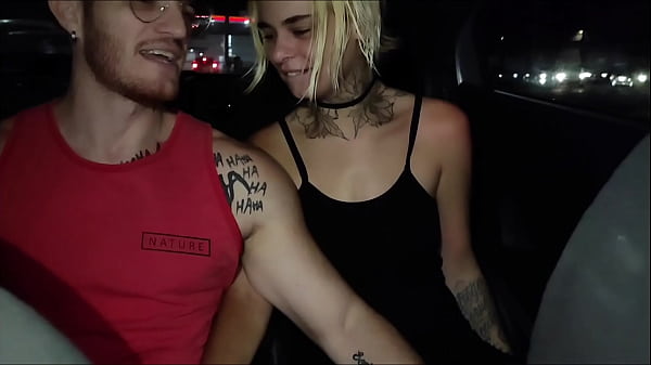 casal transa no uber, e o motorista filma tudo e joga na internet
