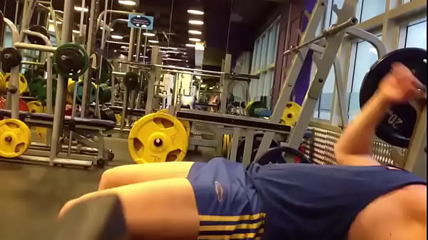 Bulge cock in the gym