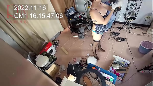 A stripped cleaner maid collects cables and computer parts in a box.