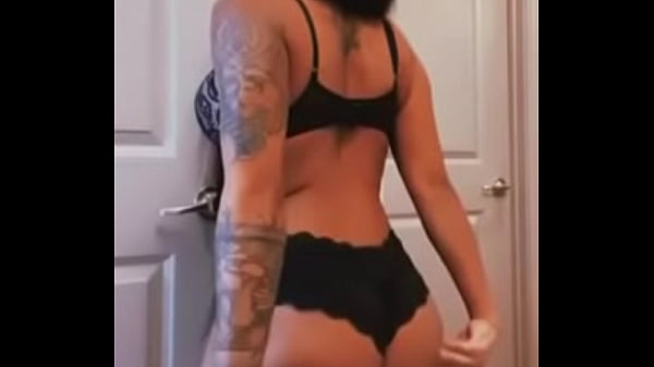 petty jiggling booty