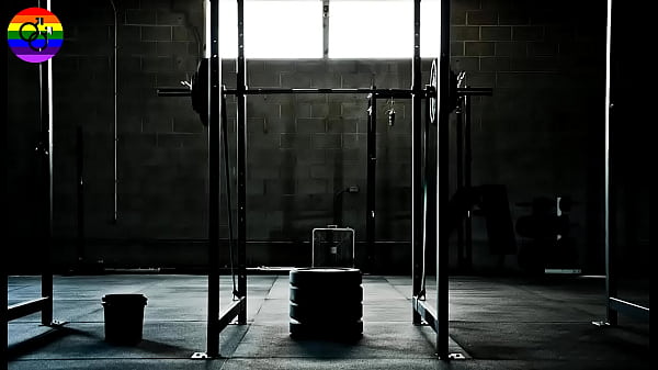 Ele esfolou meu cu guloso na academia e gozou dentro 