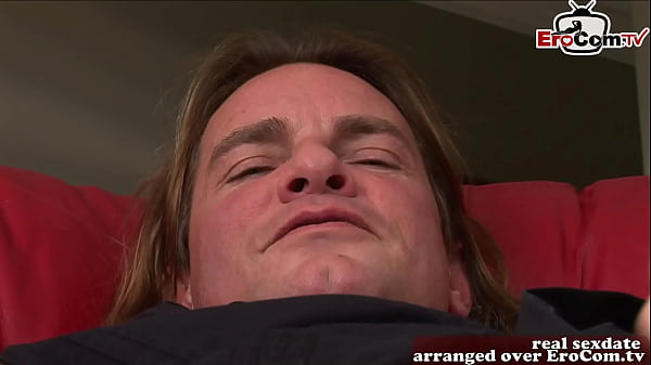 Sch&uuml;chterne Teen geht zum Porno casting und fickt 