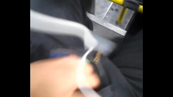 ense&ntilde;ando mi pene en transporte p&uacute;blico