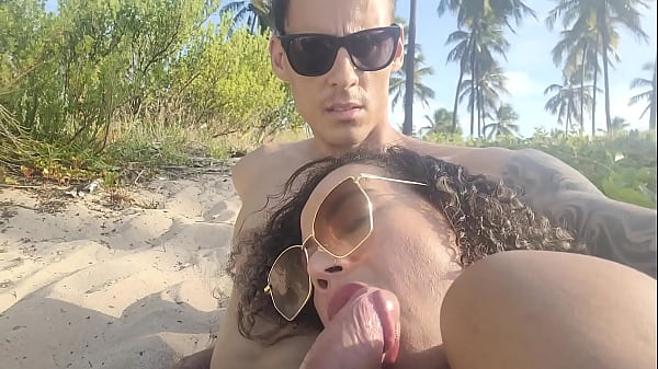 Fomos vistos transando gostoso na praia