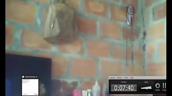 Morena Colombiana ense&ntilde;ando su cuerpo 