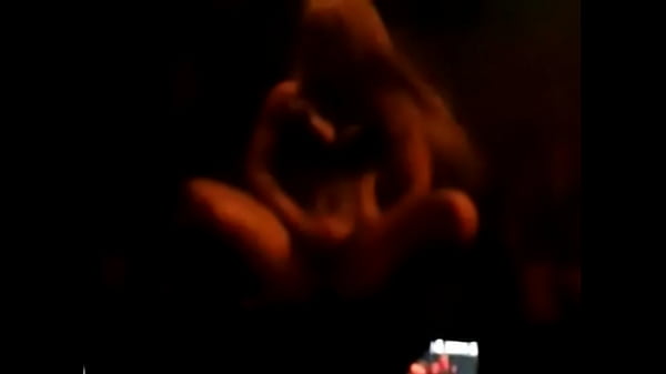 Funkeira loira bunduda sem calcinha  