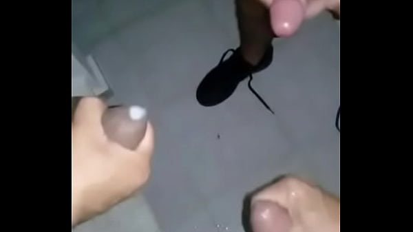 pu&ntilde;eta entre camaradas y corrida  sabrosa de  uno de ellos