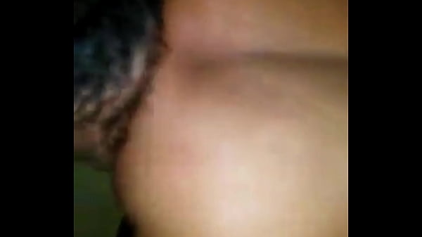 Safada indo porra no cu