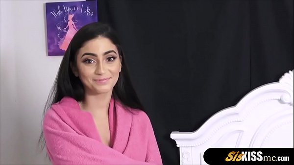 Stepsister was awed by the size of my big dick